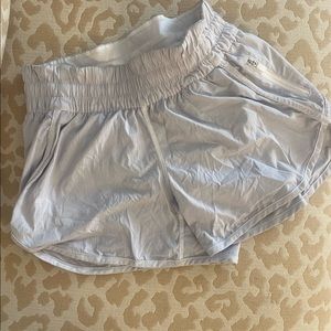 Lululemon white shorts w/ pockets